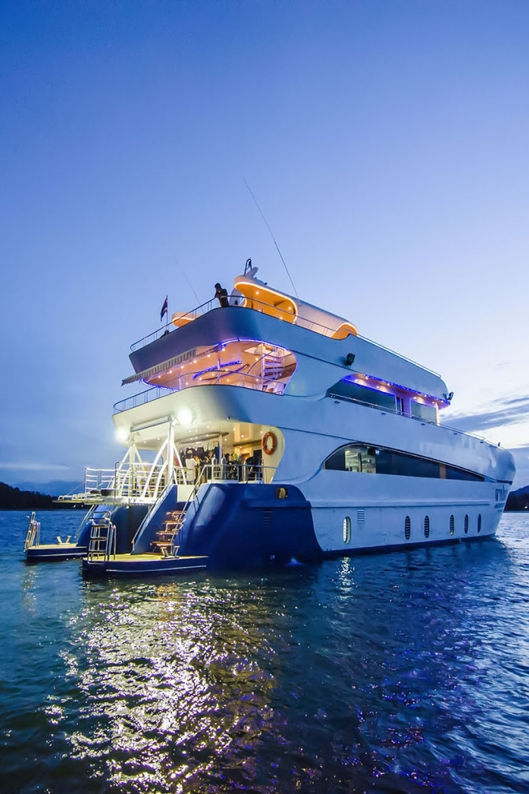 Liveaboard Boat