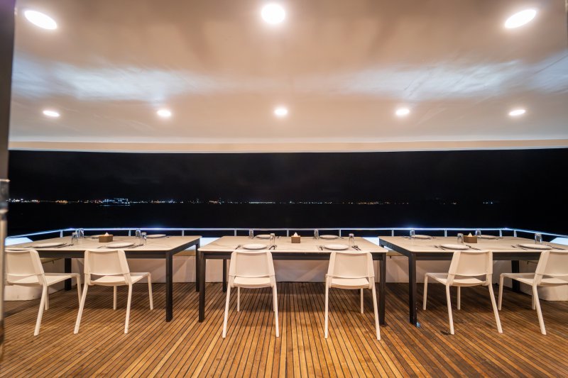 Common Area_main deck_exterior