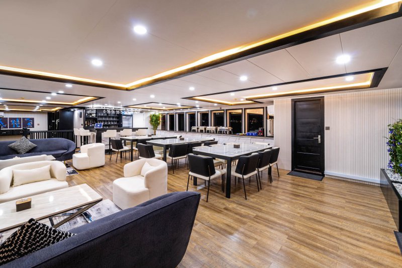 Common Area_main deck_lounge