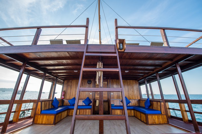 spacious sundeck