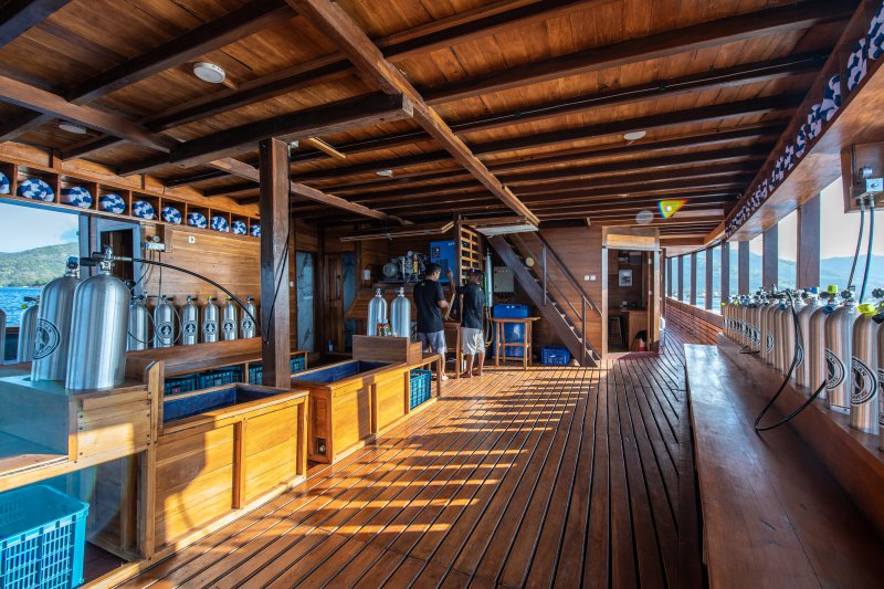 dive deck