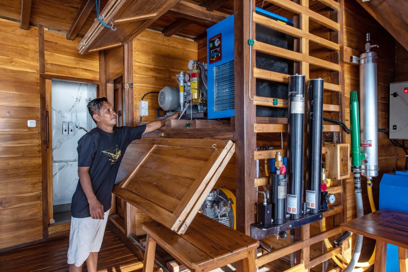 dive deck