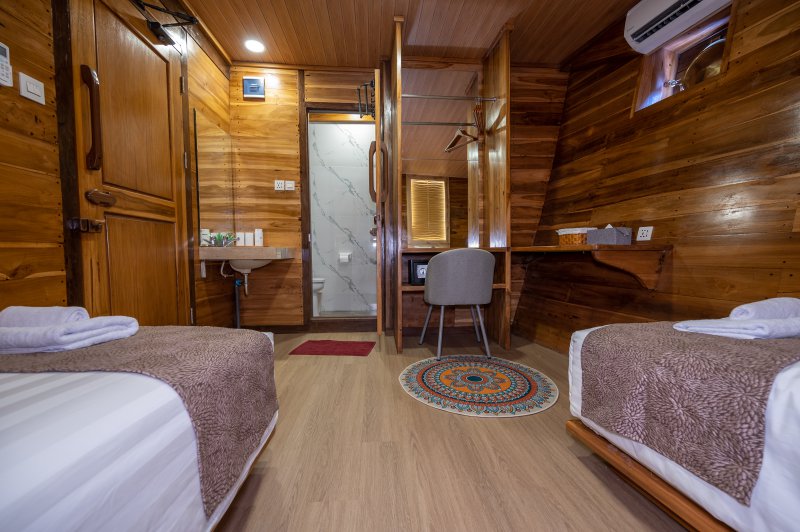 room lower deck
