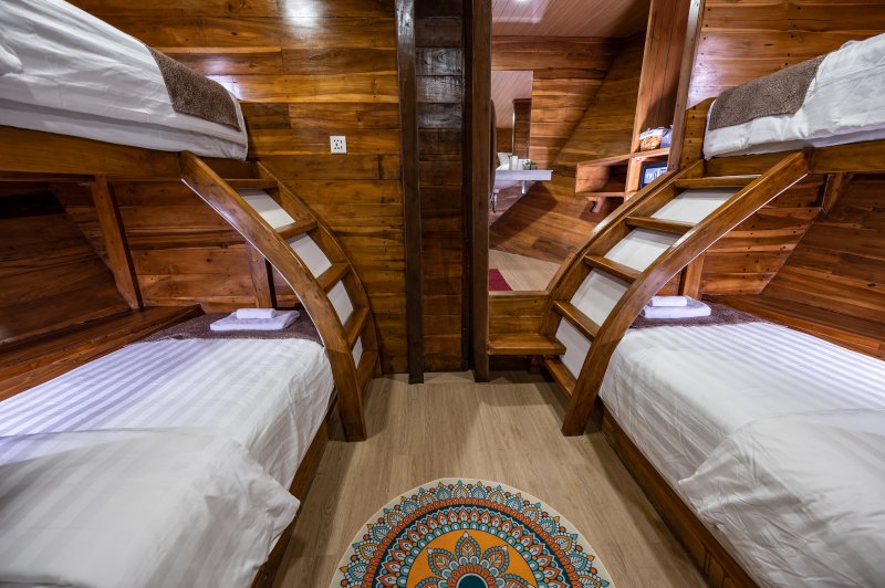 room lower deck