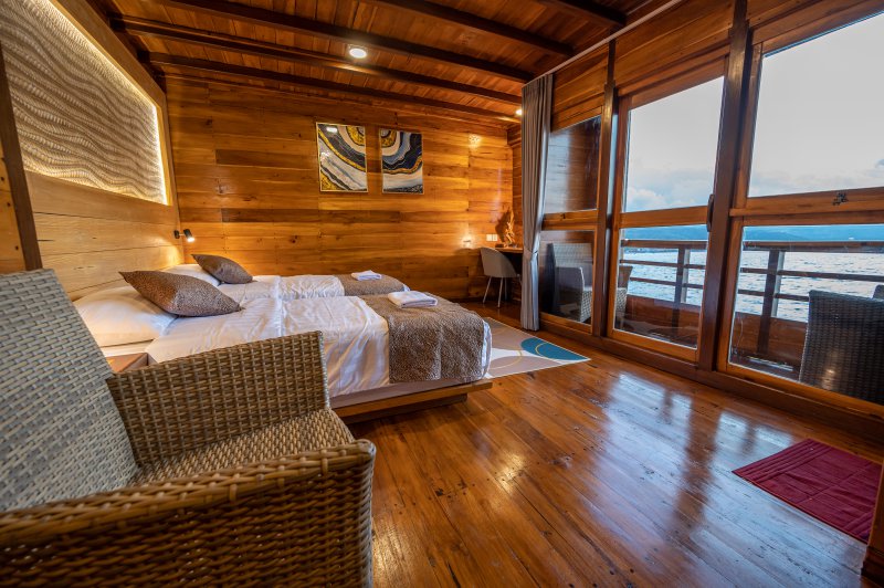 room upper deck