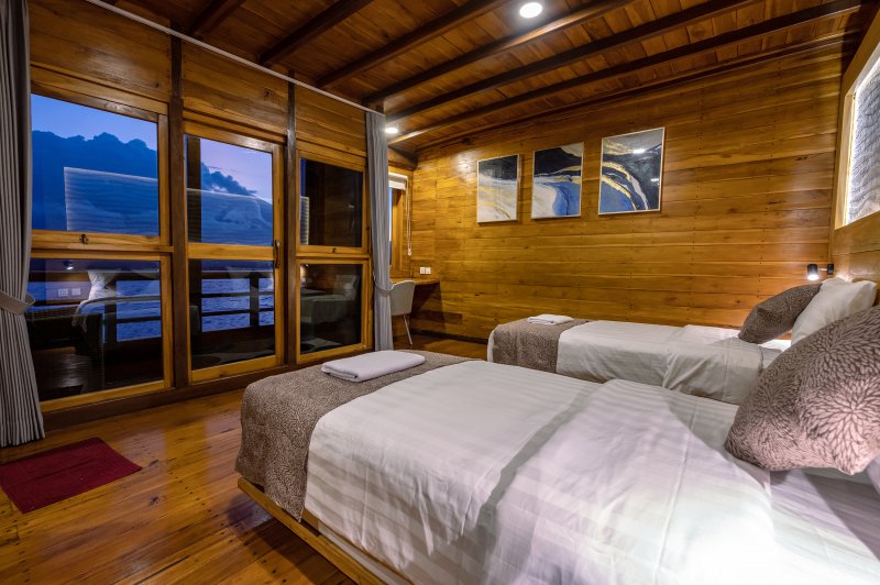 room upper deck
