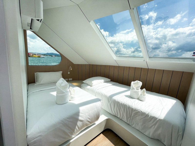 Twin Bed Front Cabin (upper deck)