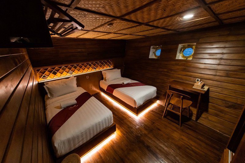 Twin bed - Lower deck