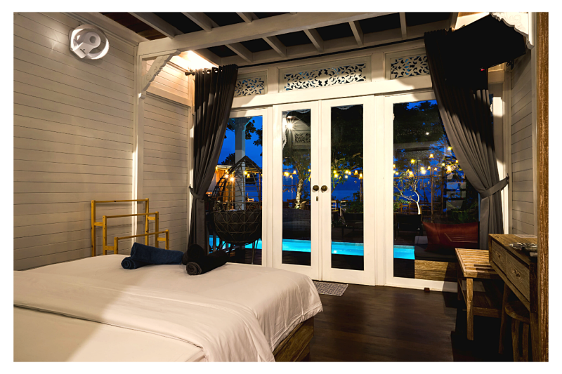 Deluxe Room Beach Front with Pool