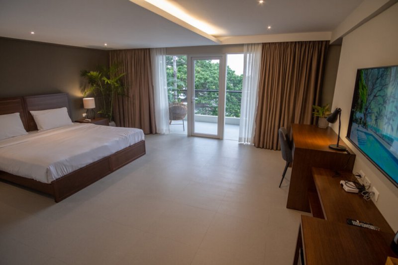 sea view and garden view suites